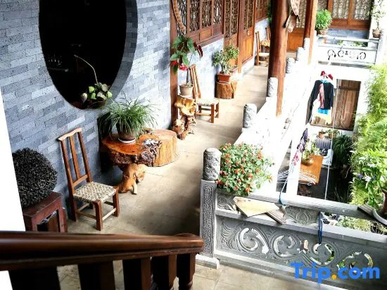 Tengchong Yinghe sightseeing Inn