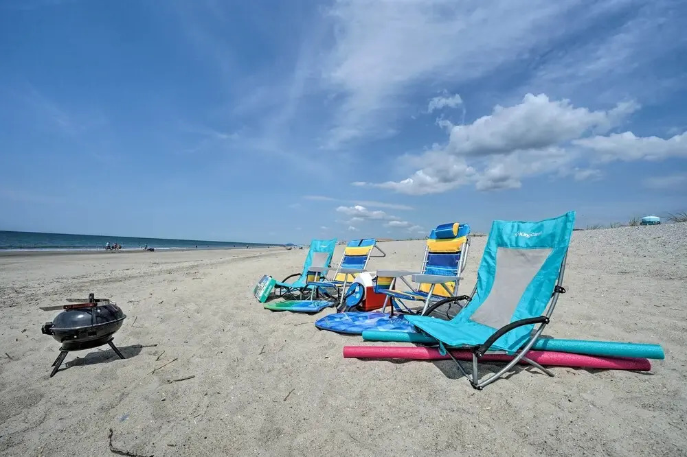 Oak Island Beachfront Condo w/ Community Pool
