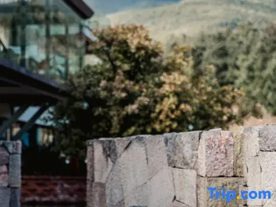 Lijiang Snow Mountain stone house