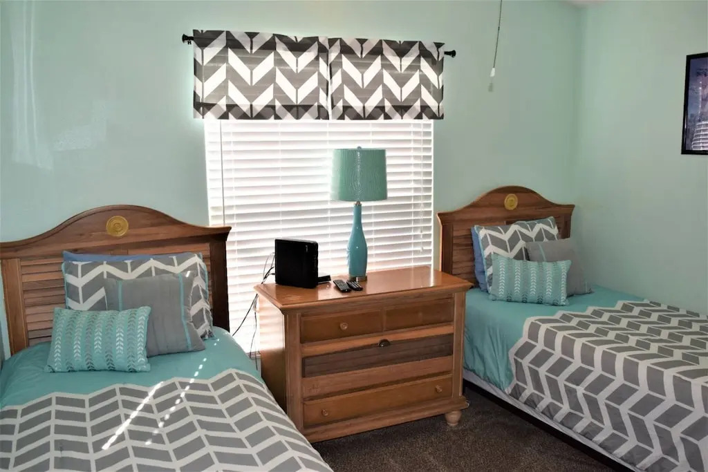 Beautiful 4 bedroom Pool Home by Disney