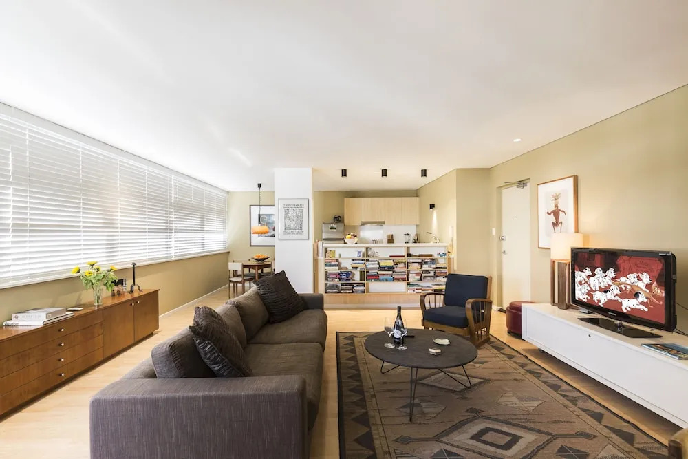 Spacious 1 Bedroom Apt Close To Green Square & Pool