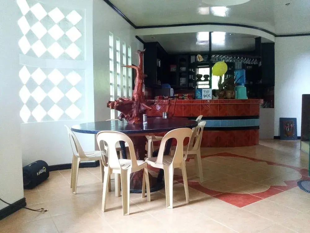 New Siargao Manor Hotel - Hostel
