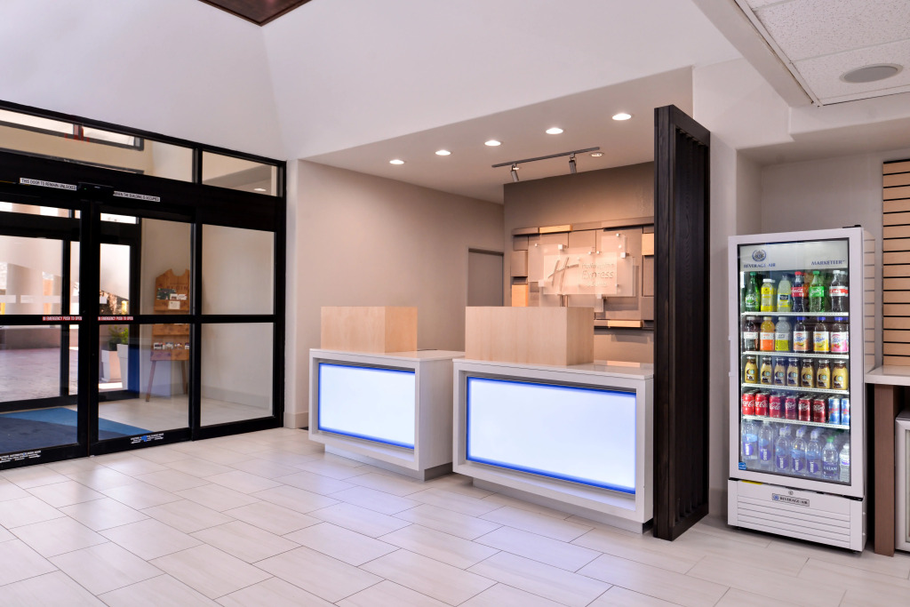 Holiday Inn Express & Suites Elgin By IHG