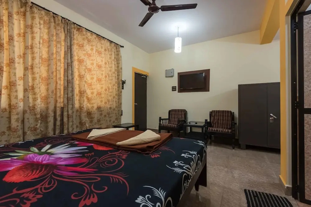 OYO 7273 StayOut near Candolim Beach