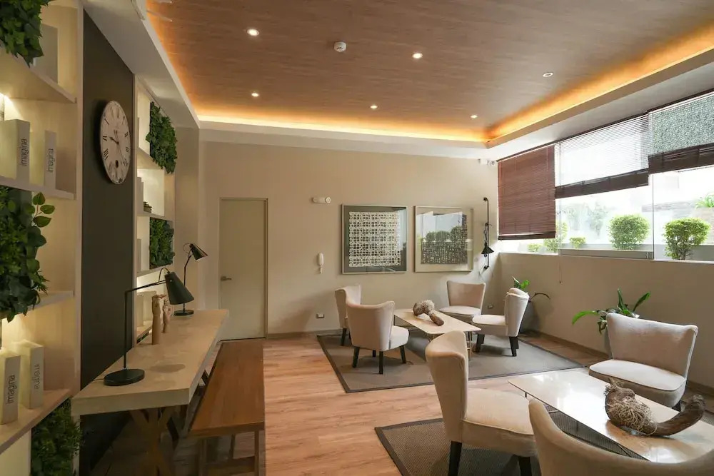 GLOBALSTAY. Martino 2BR Apartments. Sea View, Pool, Gym, BBQ