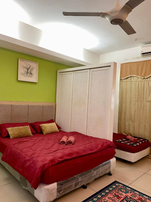 Private Studio Viana Court Service Apartment 3 with private parking