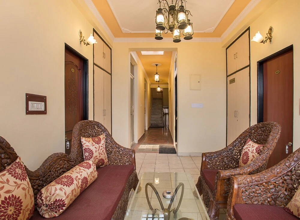 Capital O 11204 Hotel Rg Palace