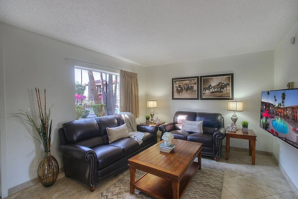 238- Fully Furnished with WiFi by RedAwning