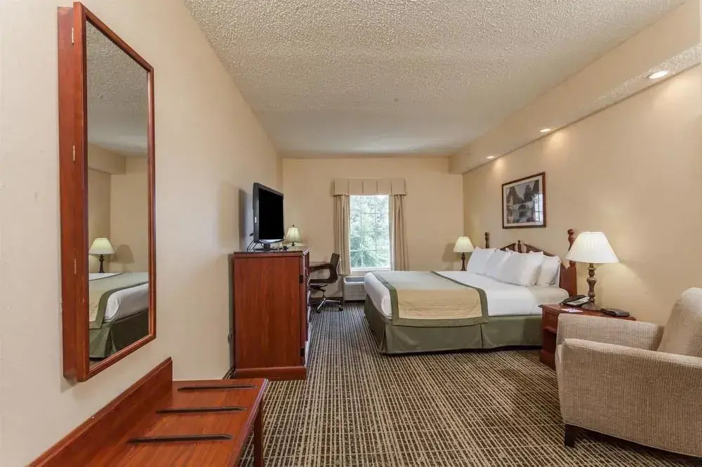 Baymont Inn & Suites Columbia Maury