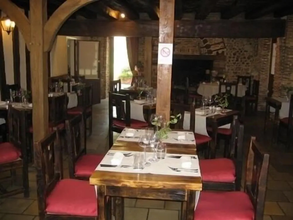 Logis Hotel Restaurant Le Cheval Blanc