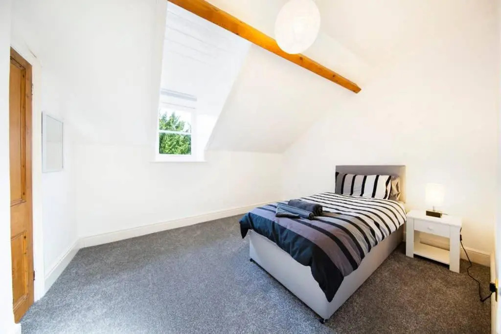 Clifton Spacious 3 Bed Apt & Parking - Simplycheckin