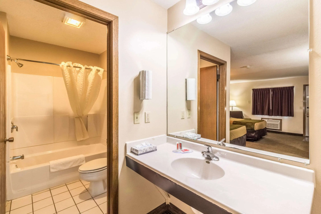 Econo Lodge - Valley City
