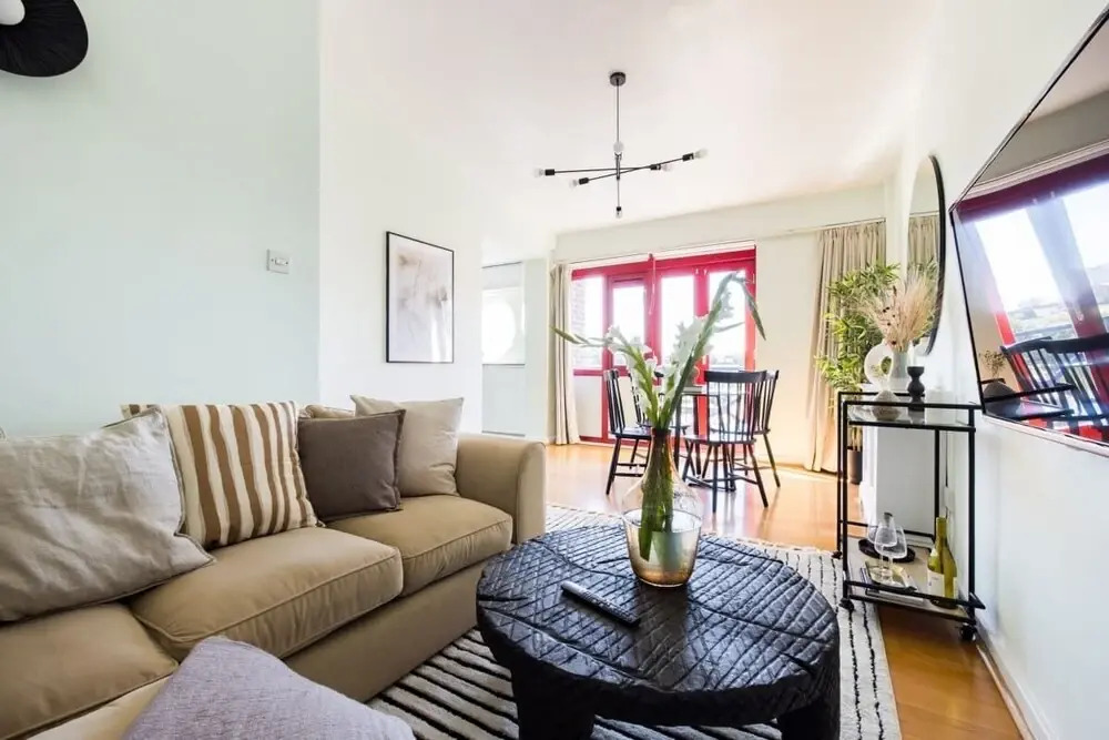 The Shadwell Secret - Contemporary 4bdr House
