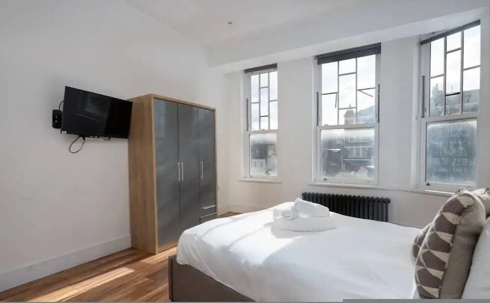 Stunning London Home - Newly Furnished Mhb352