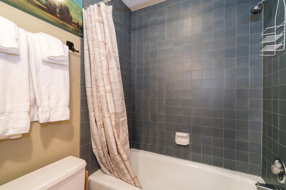 Cimarron Lodge 33 by AvantStay Ski-InSki-Out Property in Complex w Two Hot Tubs