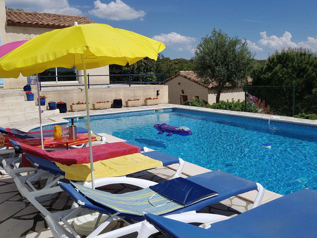 Air-conditioned villa with heated pool, guesthouse and stunning views