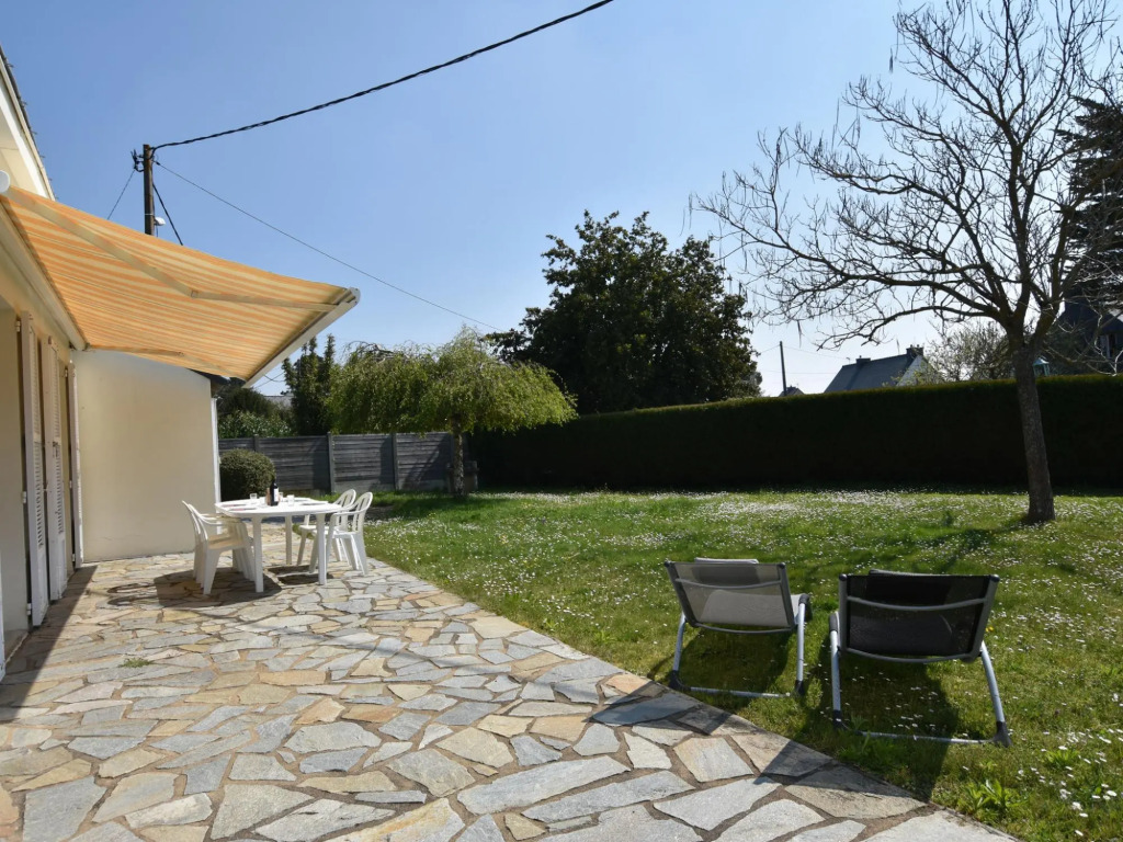 Serene Holiday Home in Pénestin, 300m from the beach