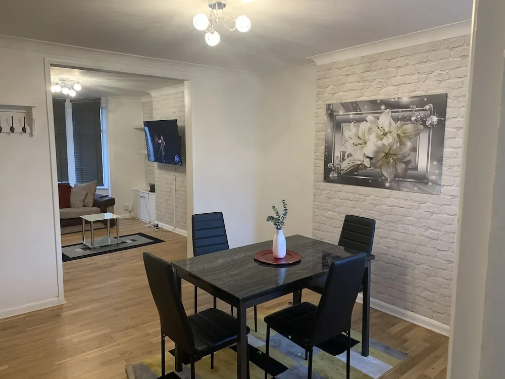 House - Sleeps7 - Garden - Parking - Station Close