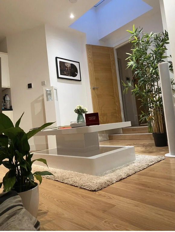 Modern Contemporary Luxury Small Medium Sized