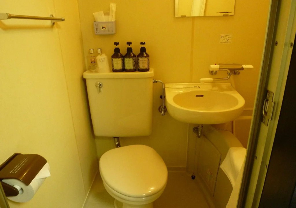 Hirakata Crystal Hotel - Adult Only