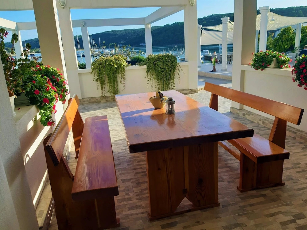 Room in Apartment - Apartments and Rooms With a Swimming Pool Kampor - rab