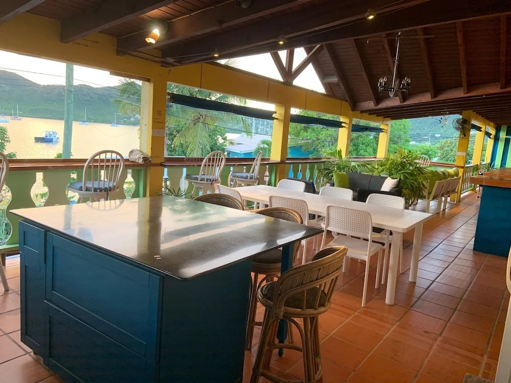 The Waterfront Inn - Hostel