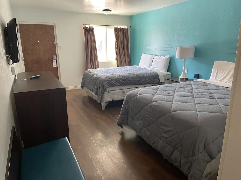 B&J HOTEL AND APARTMENTS