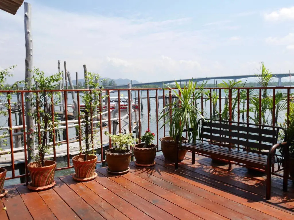 At Pier Hostel Lanta