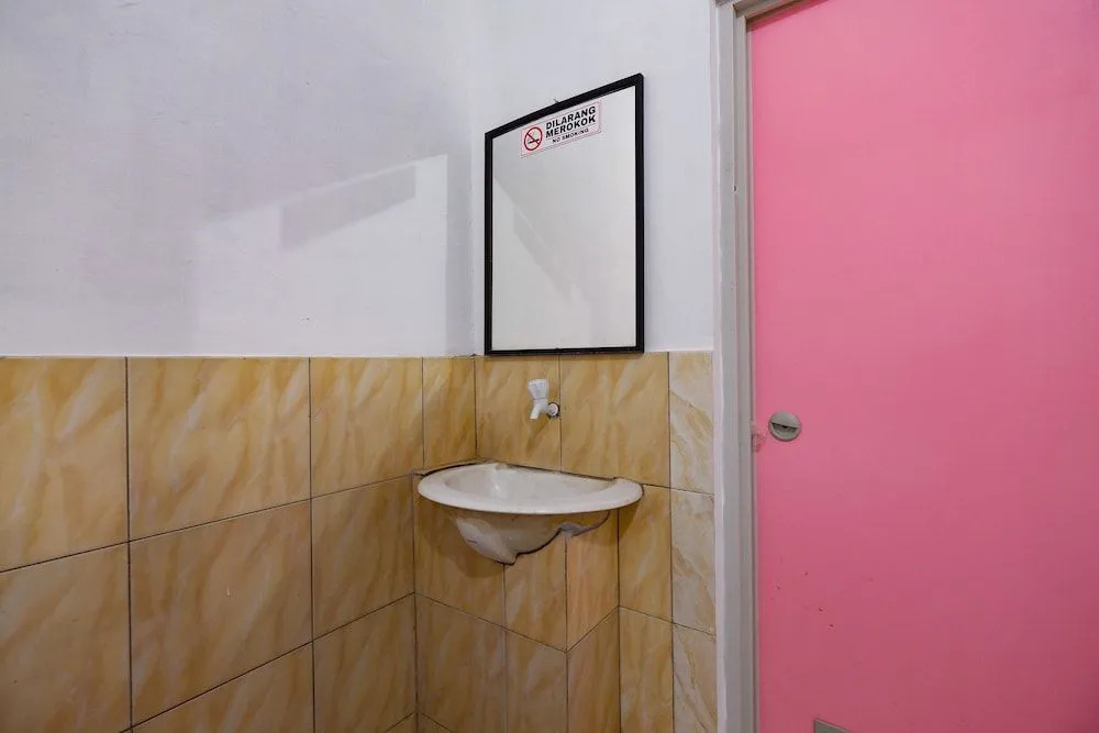 Sartika Hotel Mitra RedDoorz Pati