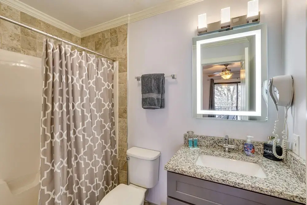 Lakefront Condo w/ Balcony in Osage Beach!