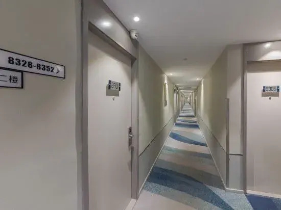 Zhiren Business Hotel (Shanghai Global Harbor Longde Road Subway Station)