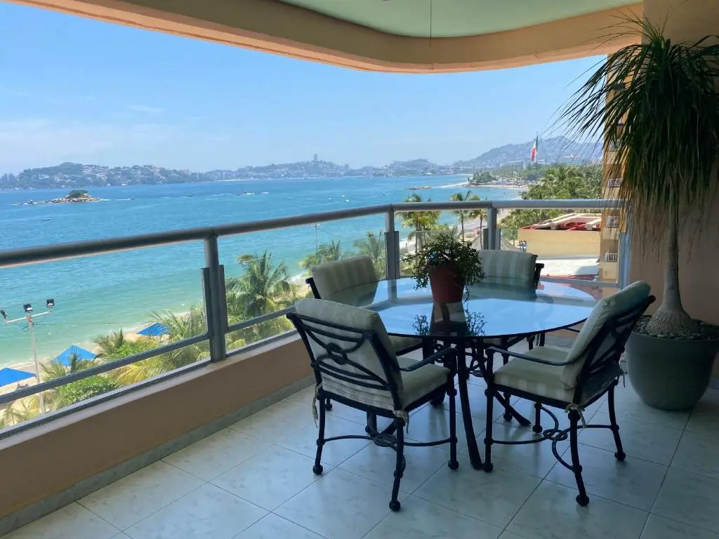 Comfortable Beachfront apartment in Acapulco