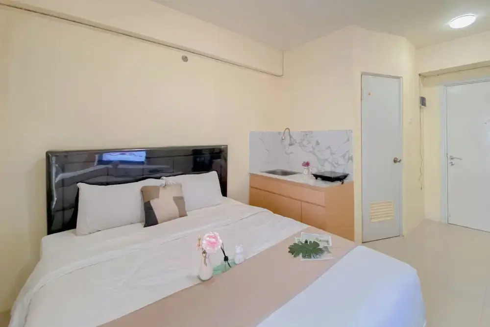 Good Choice Studio at Green Pramuka Apartment near Shopping Center By Travelio
