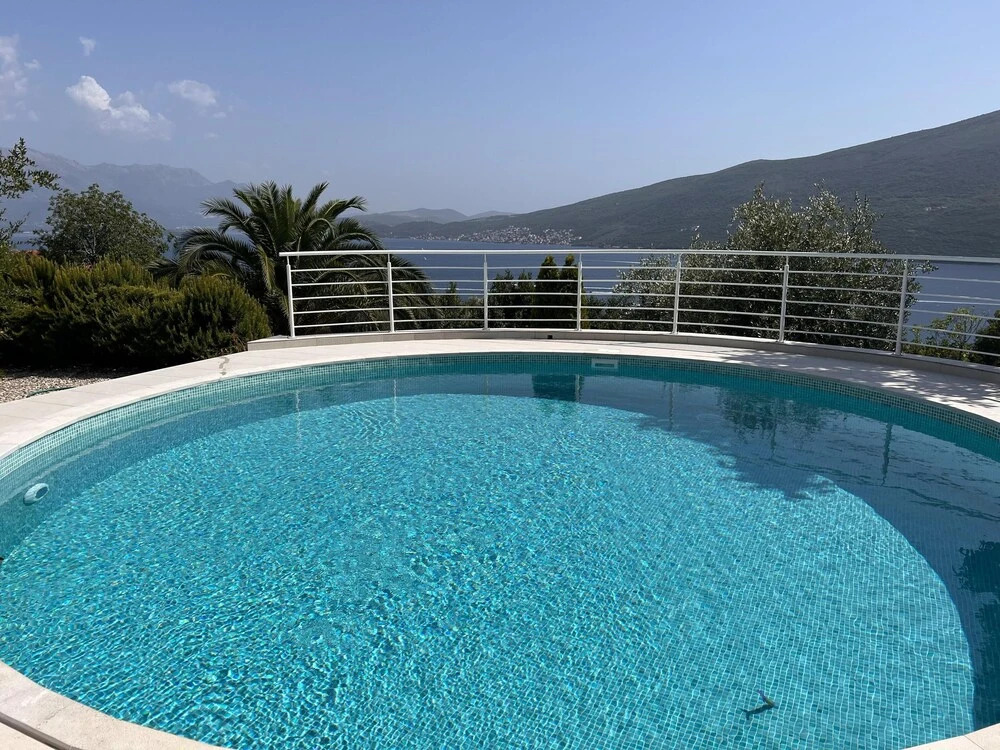 Remarkable 4-bed Villa in Denovici