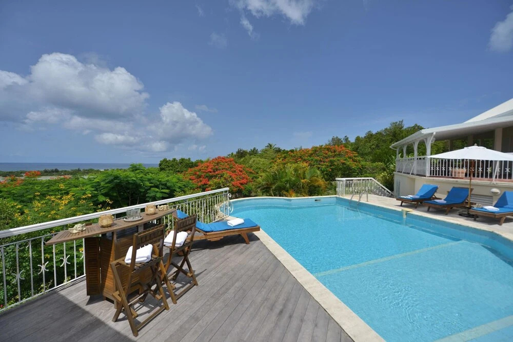 Tropical Villa w/ Pool in Exclusive Enclave, AC, Free Wifi, Pool, Concierge Service, Near Beach!