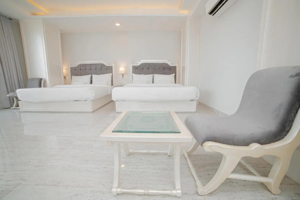 Pearl Courtyard
