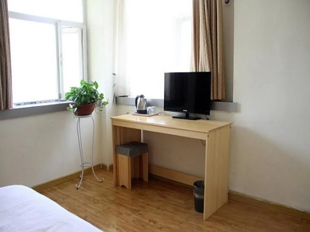 Super 8 Hotel Jinan Railway Station Square