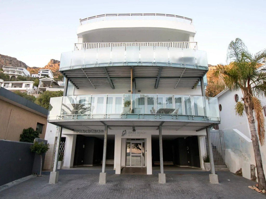 Bikini Beach Holiday Home, On the Beach, Sleeps 9