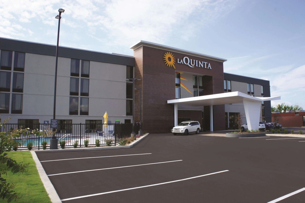 La Quinta Inn & Suites By Wyndham Columbus Ms