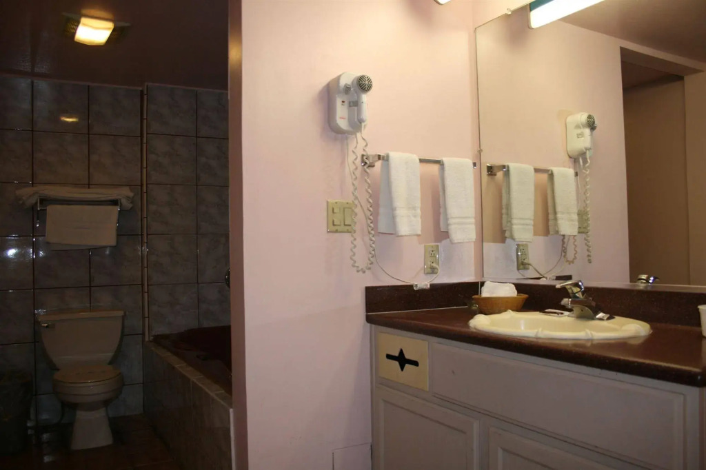 Sun Valley Inn & Suites