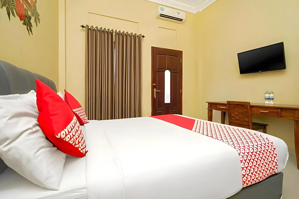 Hotel O Surabaya near Pelangi Park formerly D'best Kutisari