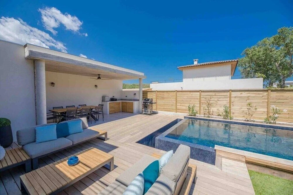Villa contemporaine piscine chauffée