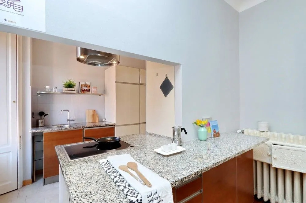 Hintown Austere Elegance