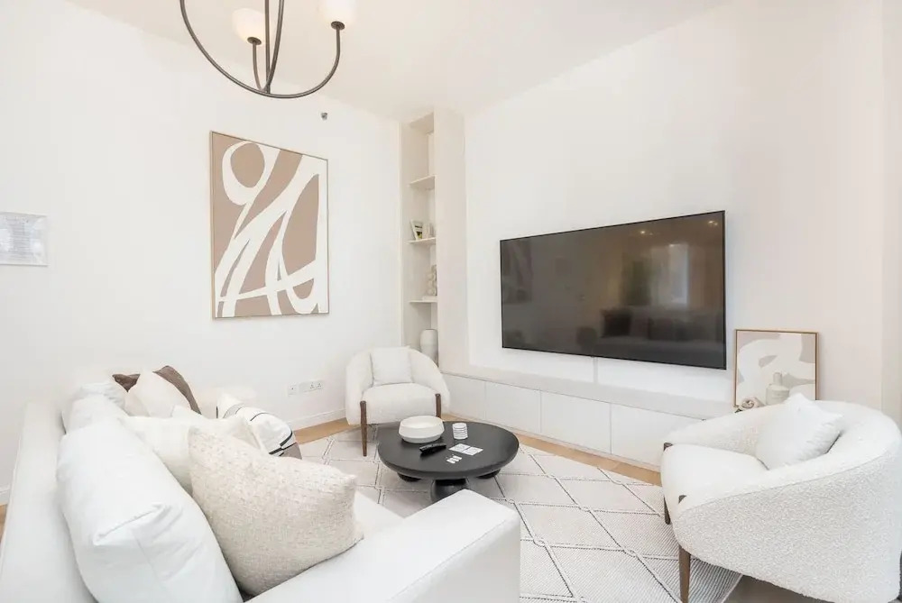 Bright and Airy 1-bedroom Apartment Perfect for 4 in Dubai Marina