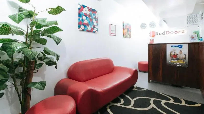 RedDoorz near Pasay Rotonda