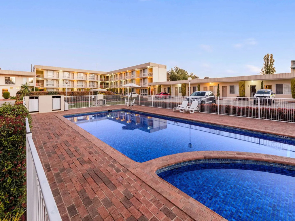 Central Motel & Apartments, Best Western Signature Collection