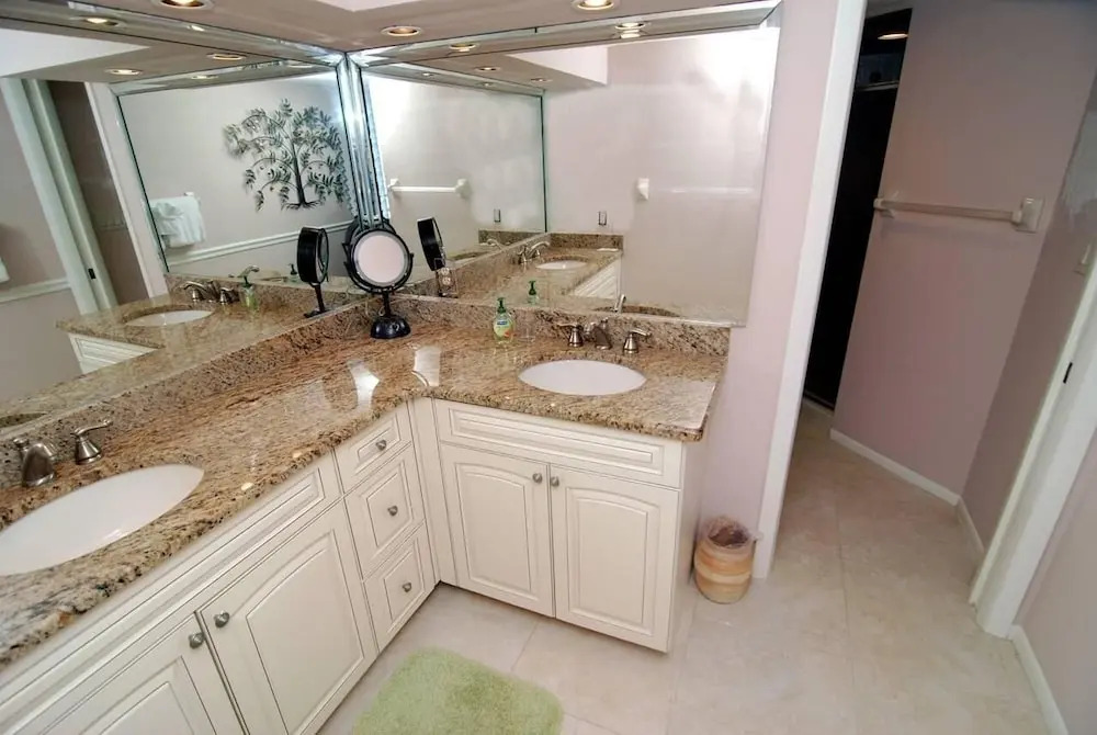 Beachcomber A101 - Gulf Views & Direct Beach Access! 3 Bedroom Condo
