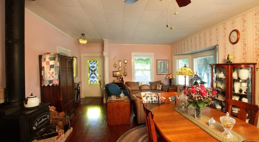 Holcomb House