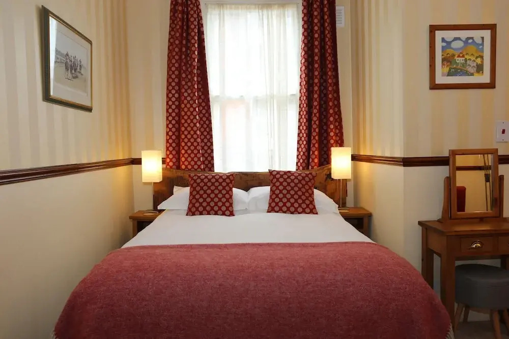 The Waves: Yorkshire Coast B&B