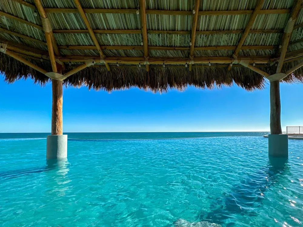 Paradise Found Luxe 2BR Condo in Iconic Location